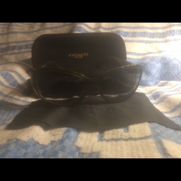 EUC. Coach "Devyn" Sunglasses - Picture 3 of 6